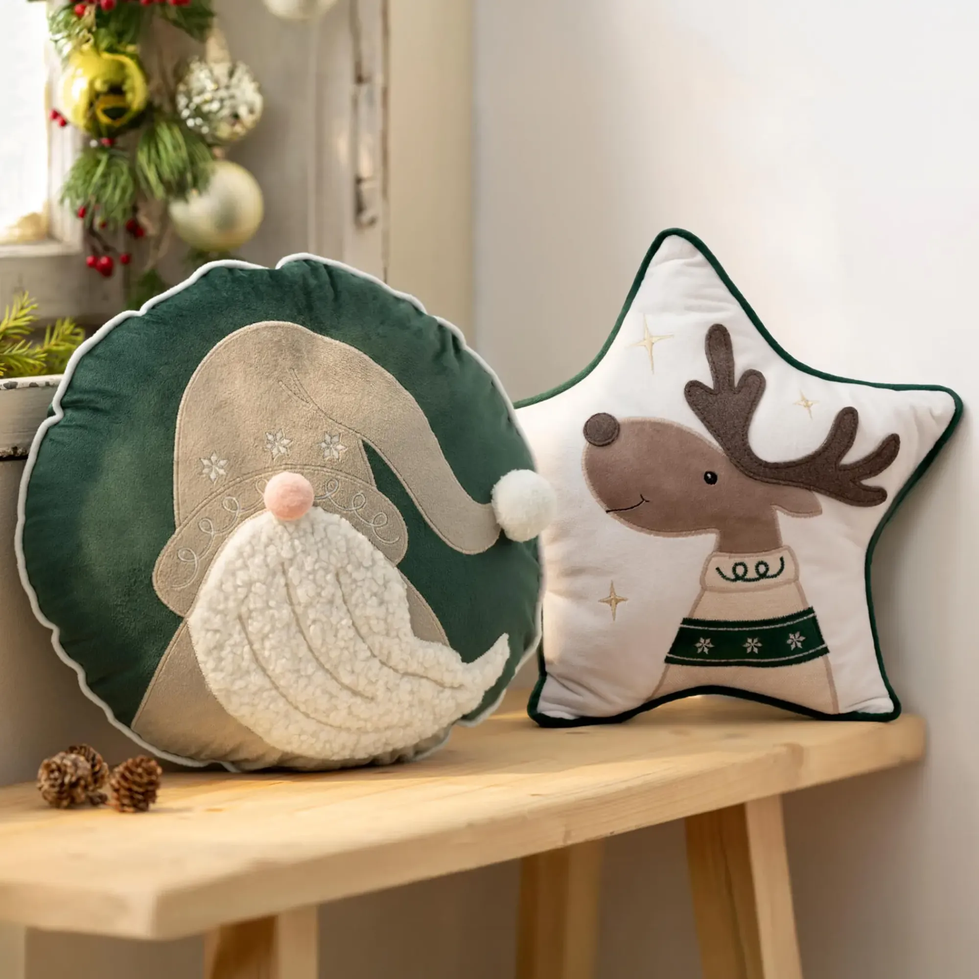 Weihnachtliche Kissen & Kissenhüllen|Frank Handels GmbH & Co. KG Deko-Kissen "Stern mit Elch"