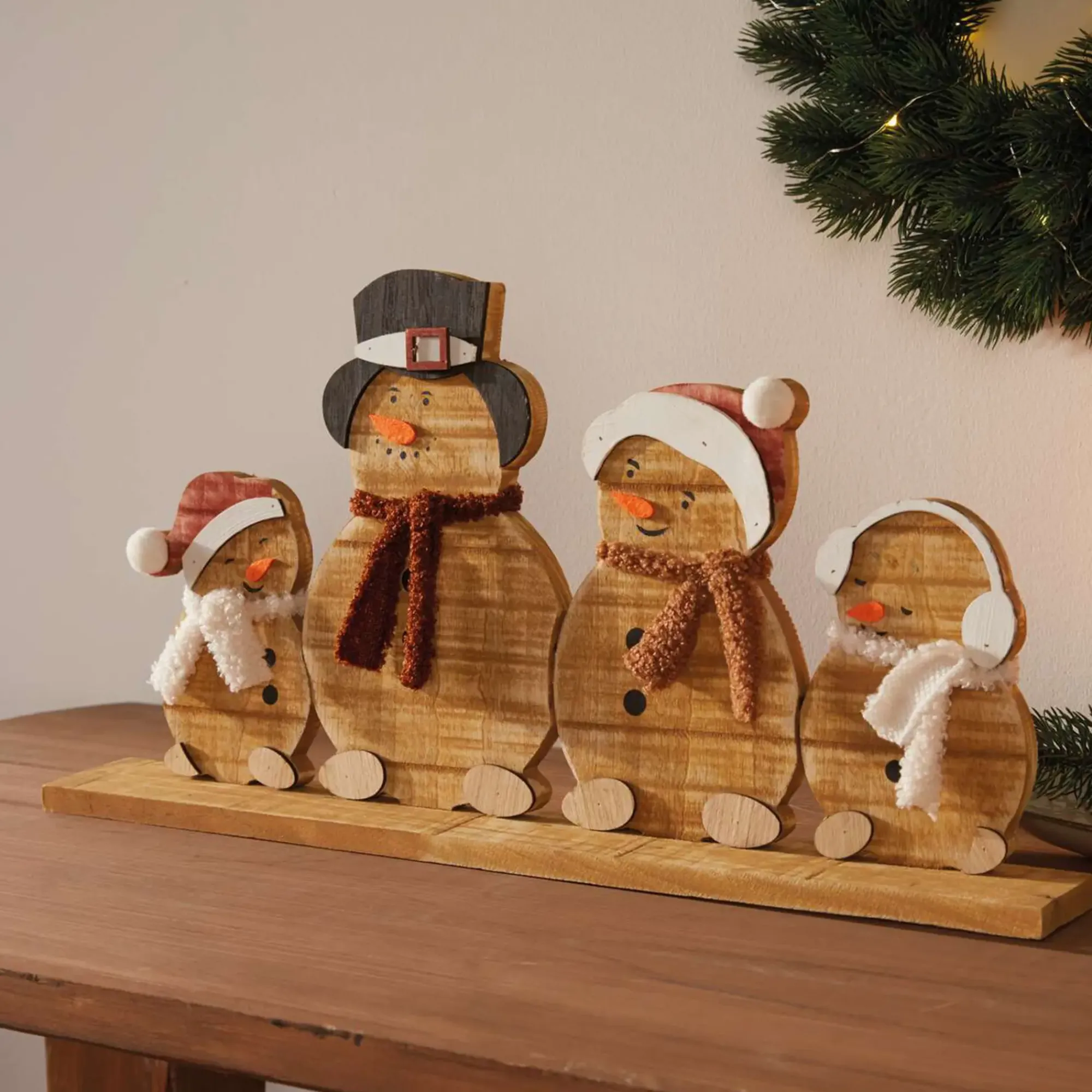 Weihnachtliche Dekofiguren|Weihnachtsmänner|Frank Handels GmbH & Co. KG Winterdeko "Schneemannbande"